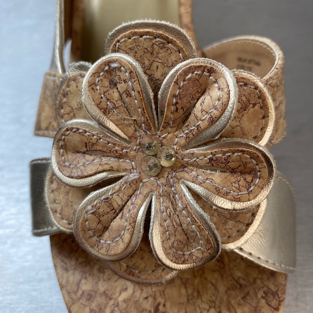 WOMENS CORAL BAY Gold Wedge Sandals - Picture 9 of 15